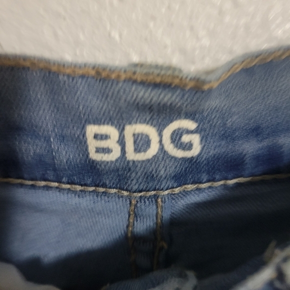 BDG Super High rise twig jeans with distressing size 28 - Picture 10 of 13